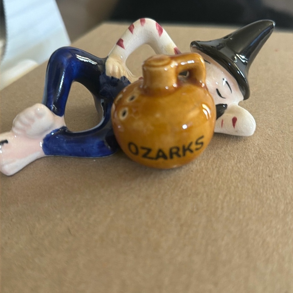 Vintage hillbilly salt pepper shaker from the Ozarks